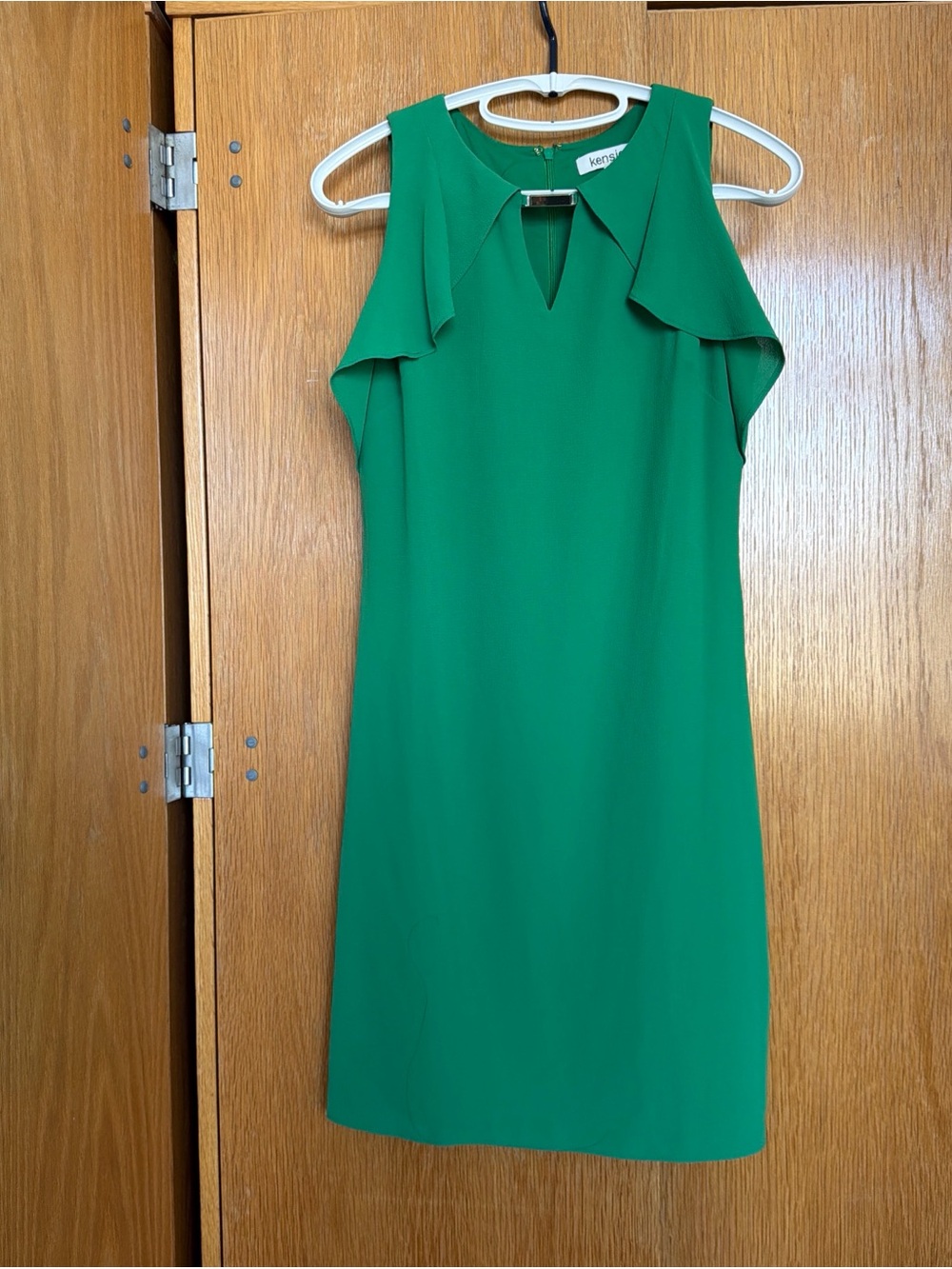 Kensie Emerald Green Sleeveless Shift Dress with Keyhole